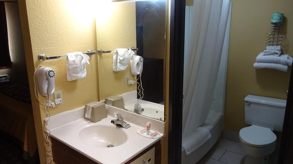 Super 8 By Wyndham Terre Haute Exterior photo